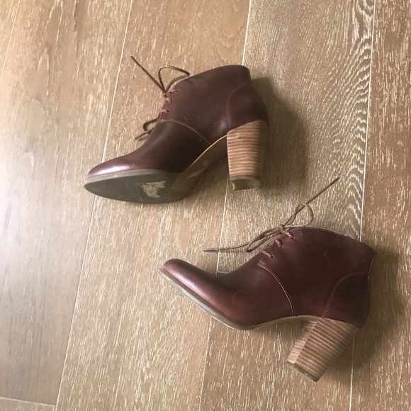 UGG Heeled Lace Boots - Picture 4 of 6